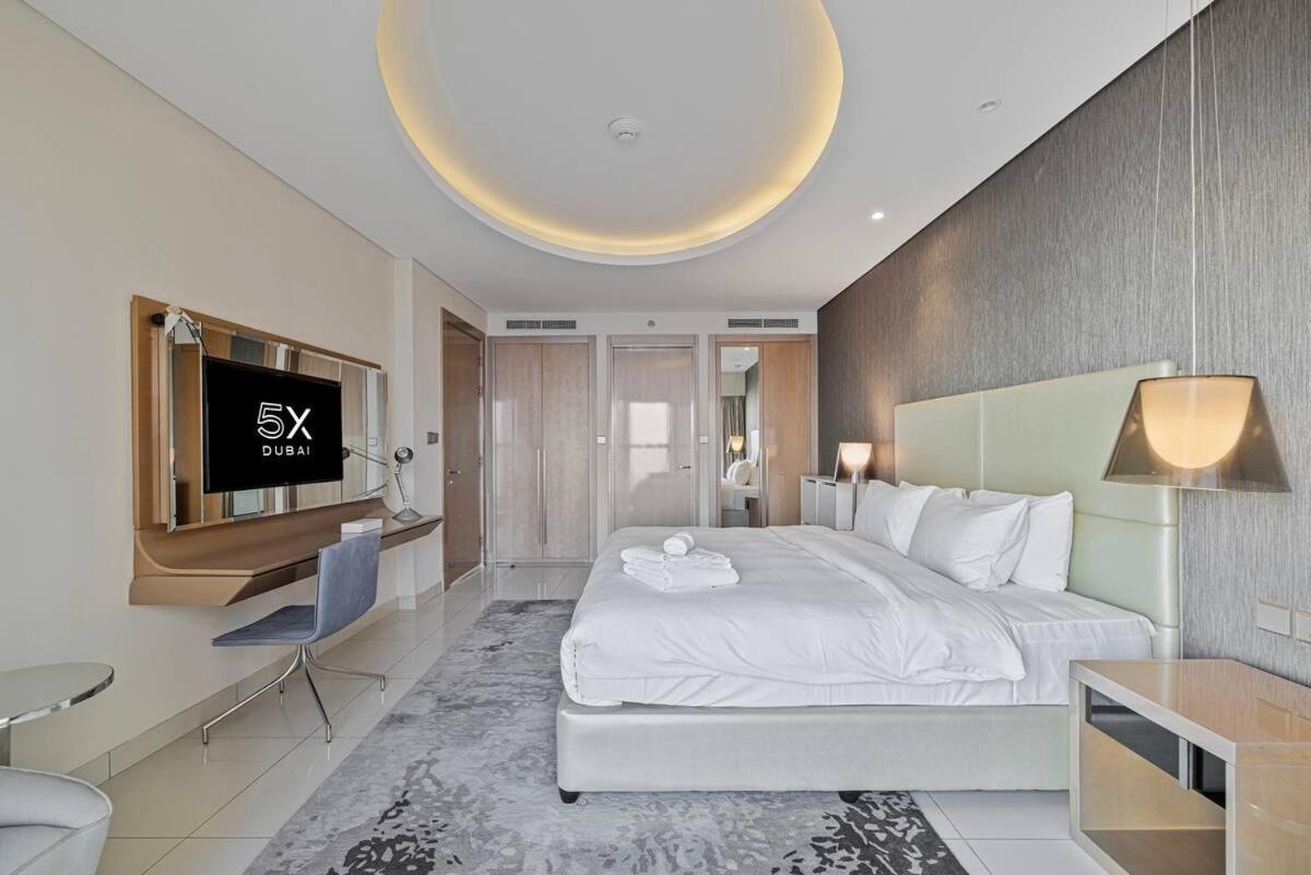 Fivex - Skyline 2br At Paramount