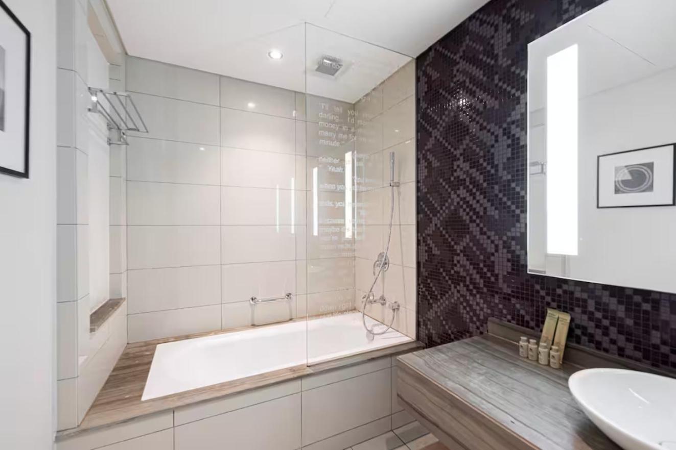 Fivex - Skyline 2br At Paramount