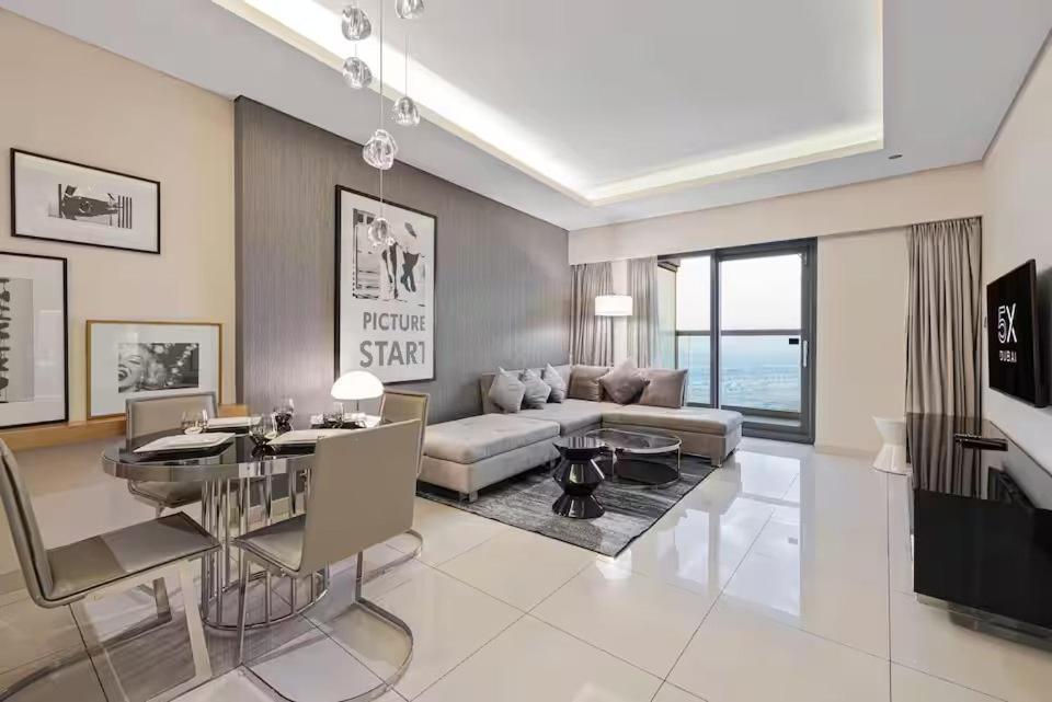 Fivex - Skyline 2br At Paramount Apartment